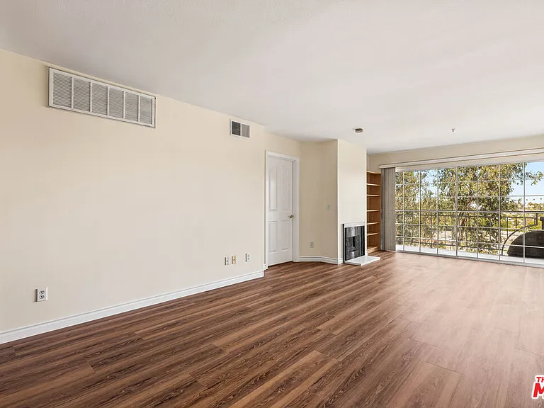 4755 Templeton St #2115 — Photo 18