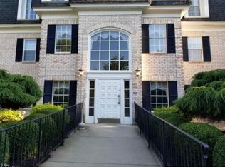 2021 King James Pkwy APT 202, Westlake, OH 44145