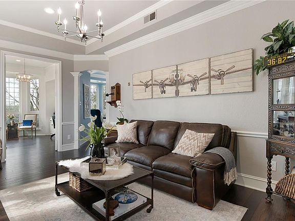 5th image of 310 Catesby Pl