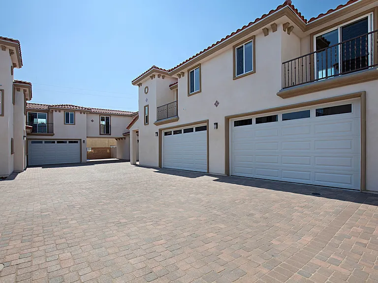 17910 Jersey Ave #E — Photo 2