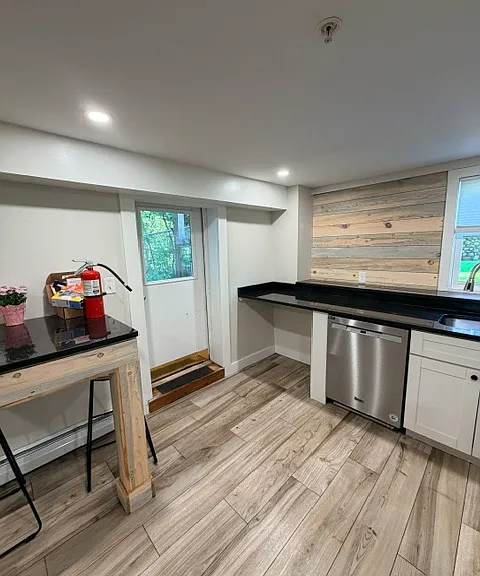 137 Winnacunnet Rd — Photo 7
