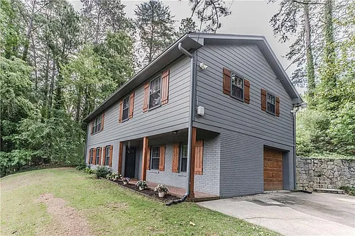 302 E Valley Rd NE Photo 1