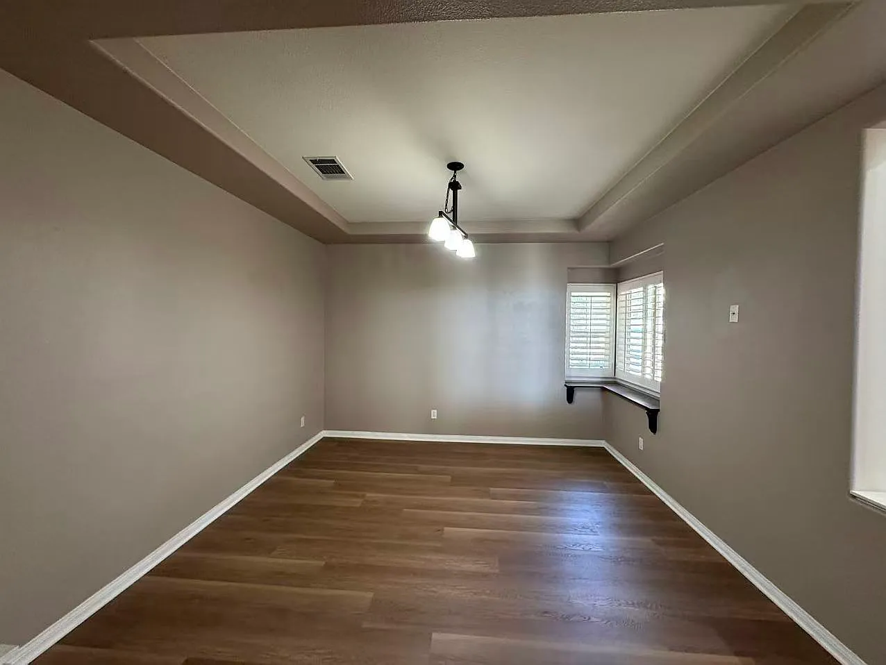 4 bed, 2905 sqft, $4,200 — Photo 3