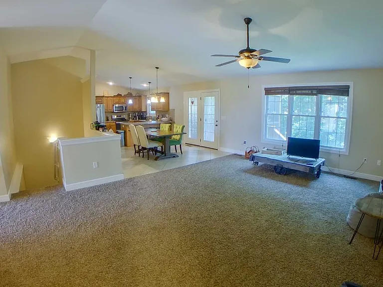 1048 Highland Ridge Dr — Photo 3