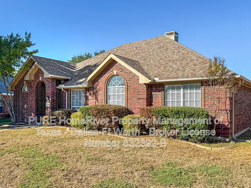 3 bed, 2.0 bath, 1707 sqft, $2,390 — Photo 2