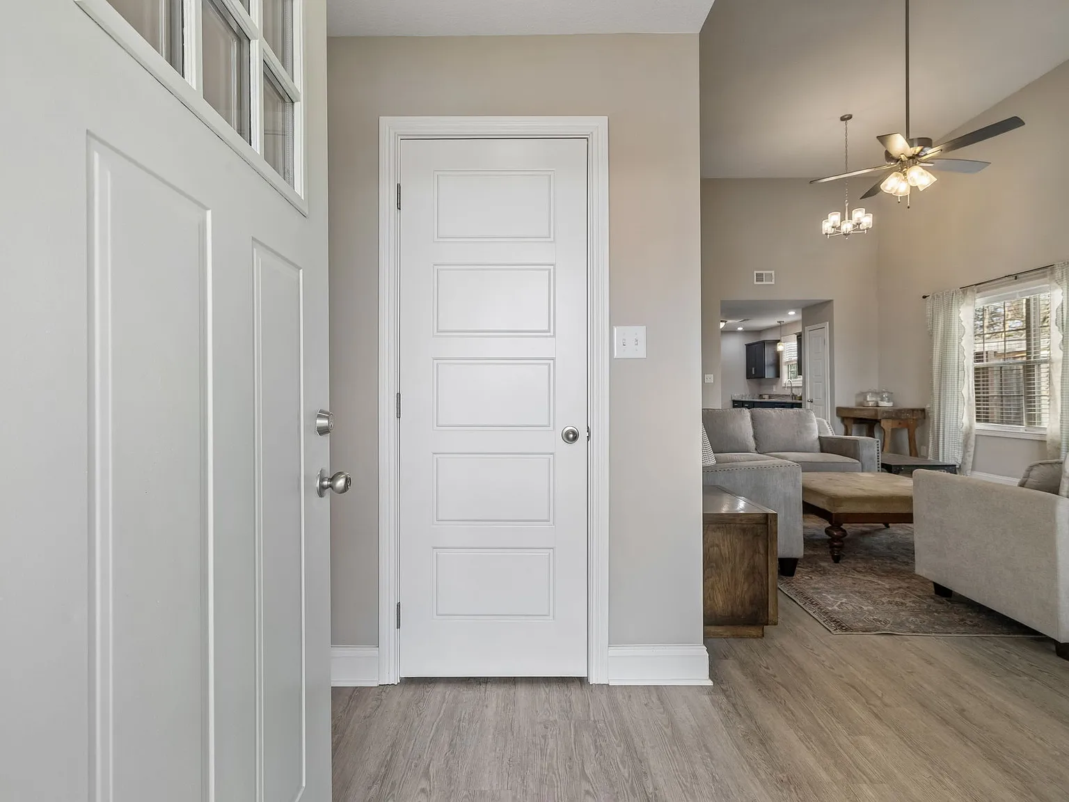 3 bed, 1320 sqft, $1,900 — Photo 1