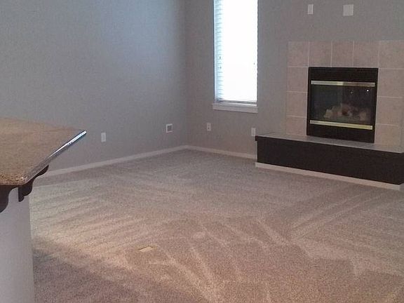 2nd image of 890 SE Parkside Pl
