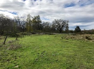 711 Riley Rd, Eagle Point, OR 97524