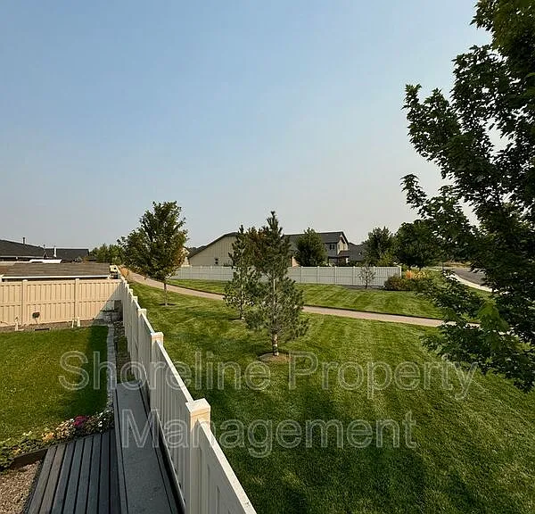 511 Diamond Lake St — Photo 17