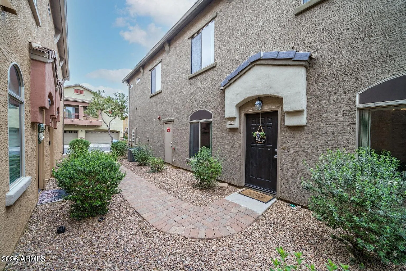 3 bed, 2.5 bath, 1379 sqft, $2,100 — Photo 2