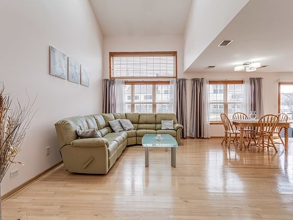 3rd image of 163 Castlewood Ct