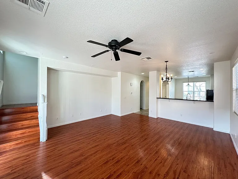 10224 Tait St — Photo 3