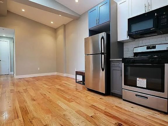 2nd image of 2814 W 35th St Floor 1