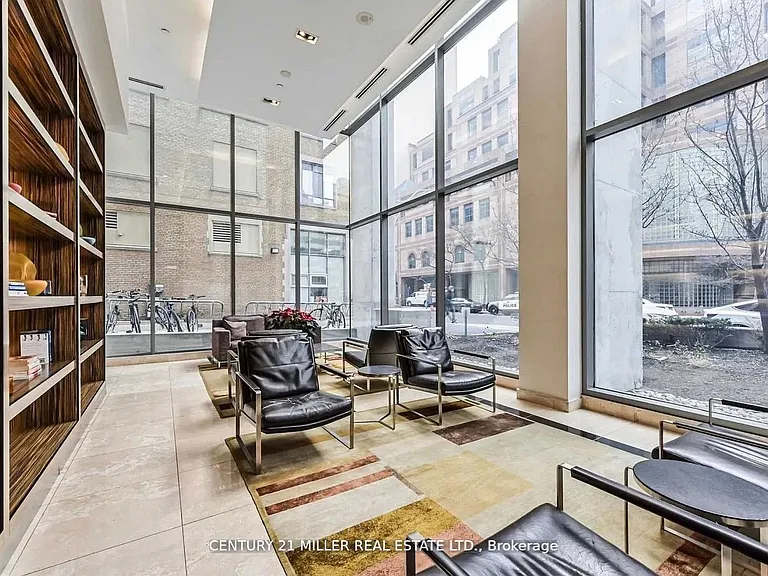 37 Grosvenor St #1504 — Photo 2