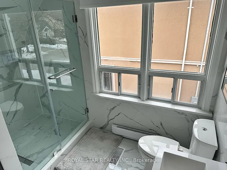 9 Roycrest Ave #ROOM — Photo 14