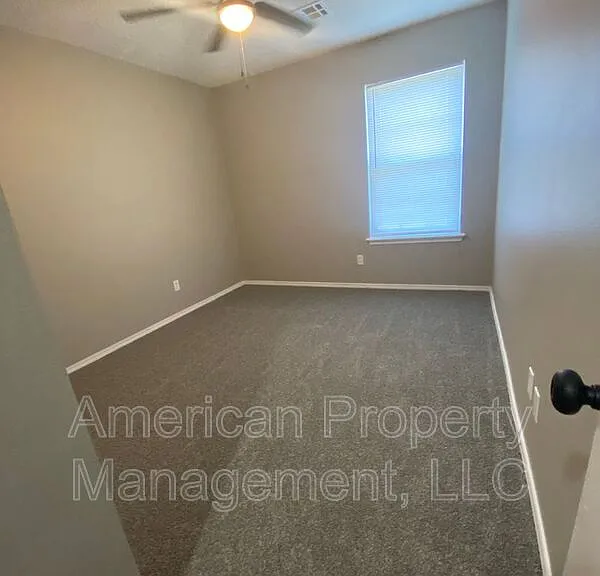 4716 NE Wisconsin St — Photo 13
