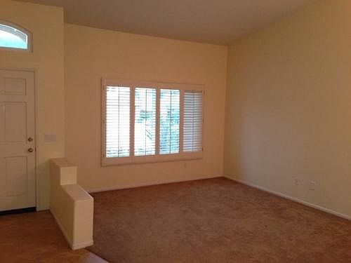 3rd image of 952 Honeysuckle Dr