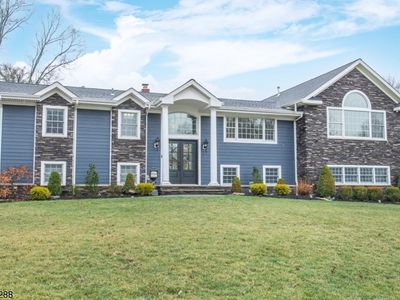 19 Bunker Rd, East Hanover, NJ, 07936