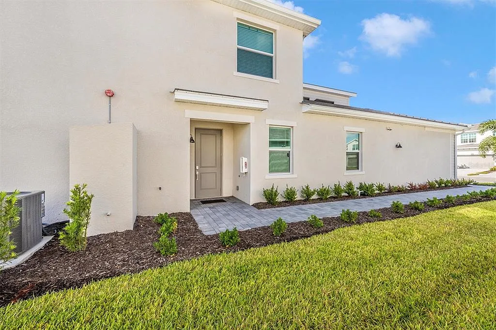 3 bed, 2.0 bath, 1789 sqft, $3,000 — Photo 2