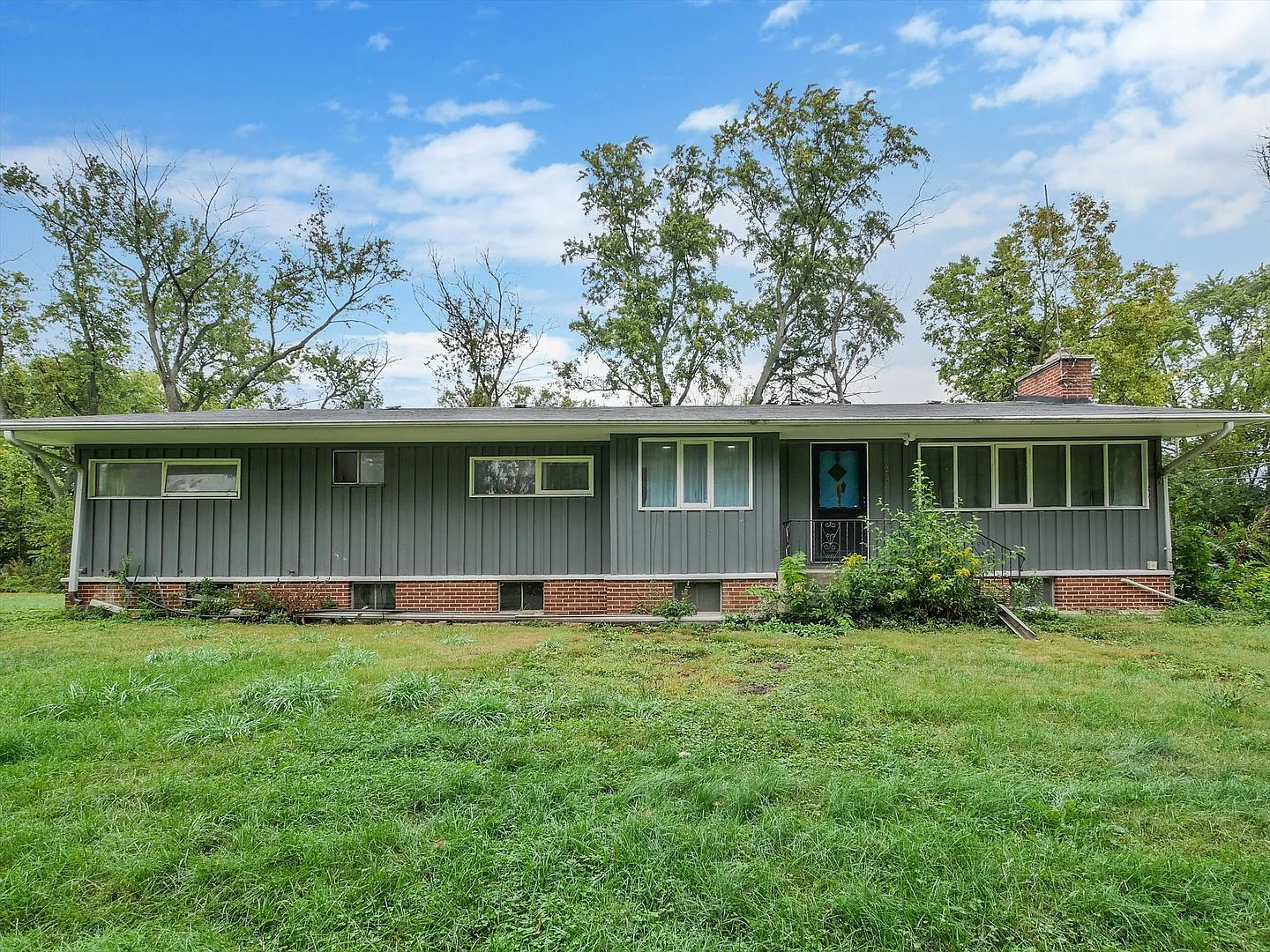 470 Bellaire Ave photo 1