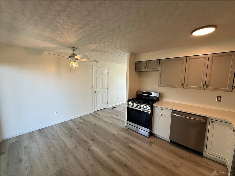 7619 Bassett Dr — Photo 5