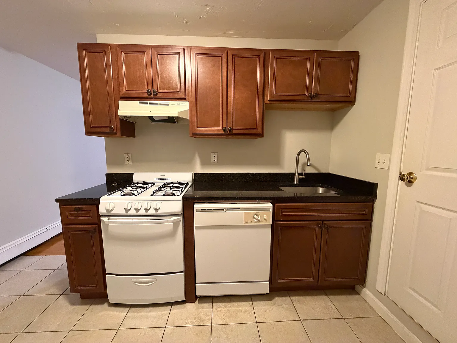 1 bed, 1.0 bath, $2,375 — Photo 2