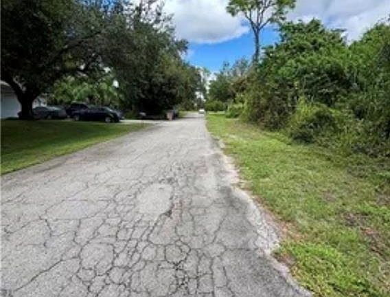 5th image of 321 Jackson AVE