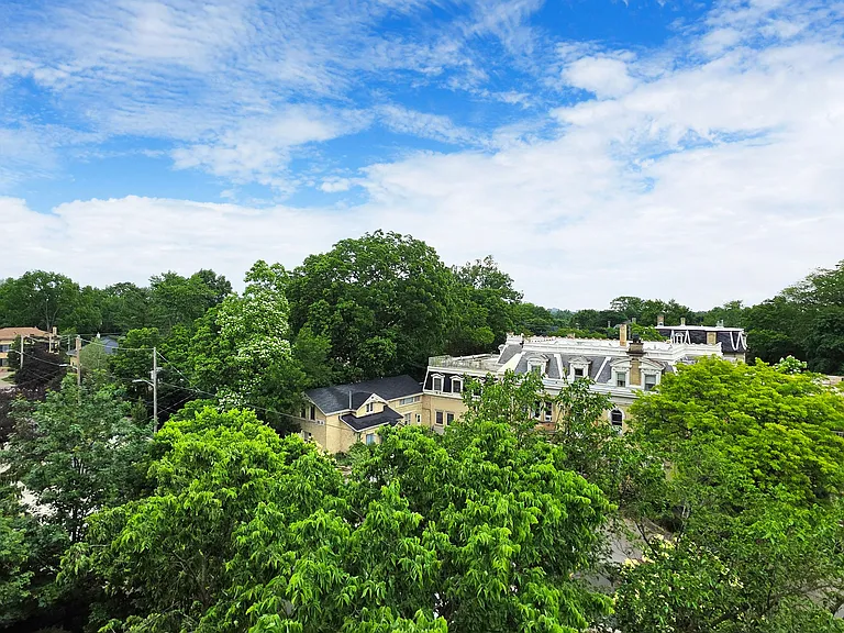 498 Queens Ave — Photo 8