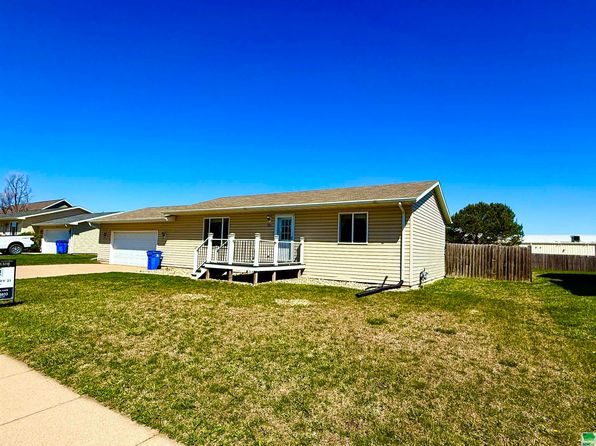 321 W Duke St, Vermillion, SD 57069