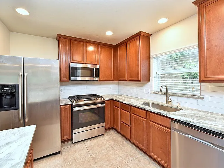 7215 Ravenswood — Photo 10