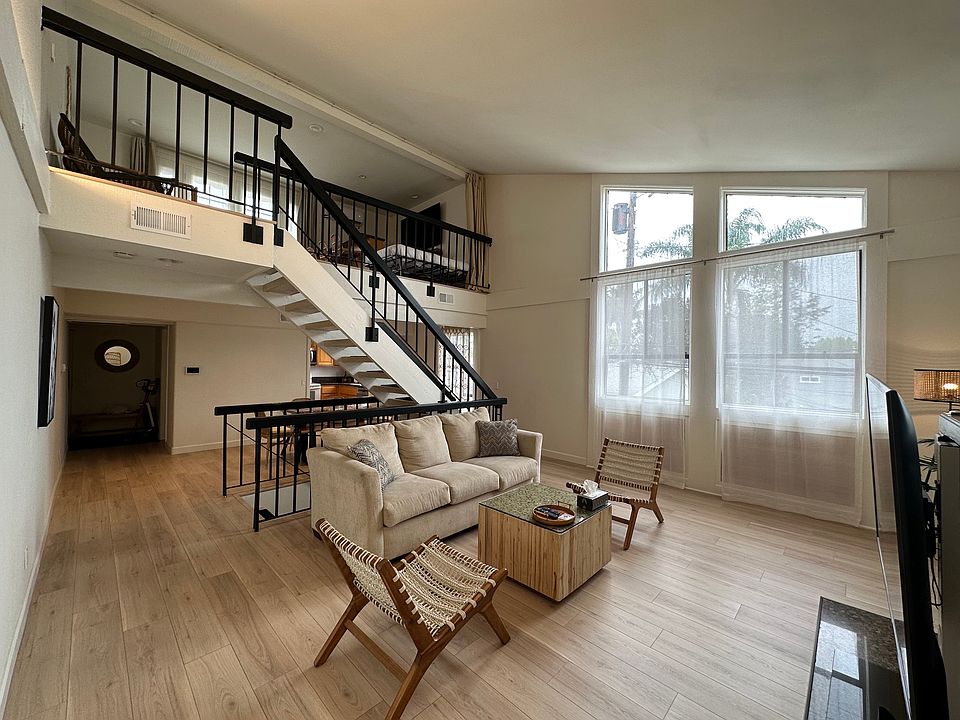 Vaulted ceilings, plenty of sunlight all day long with Northern sun exposure.