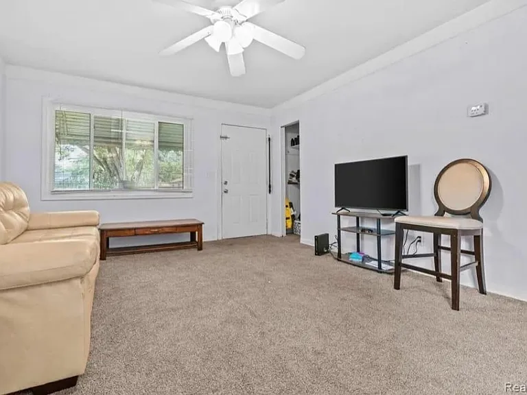 4193 Detroit St — Photo 2