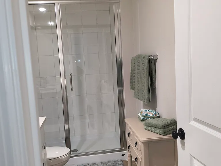 8 Unique Ct — Photo 31