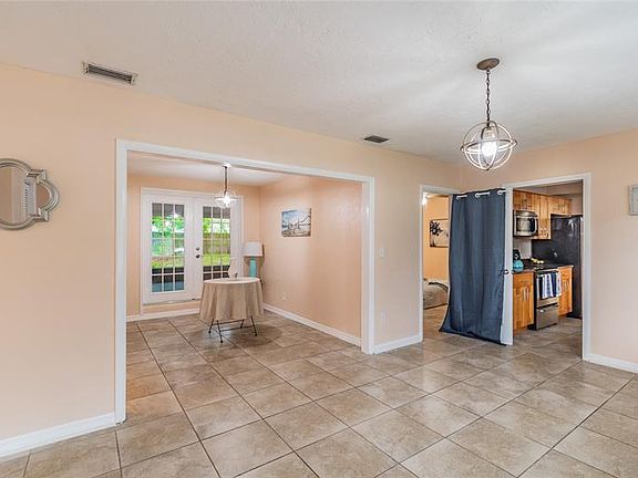 4th image of 2923 W Ellis Dr