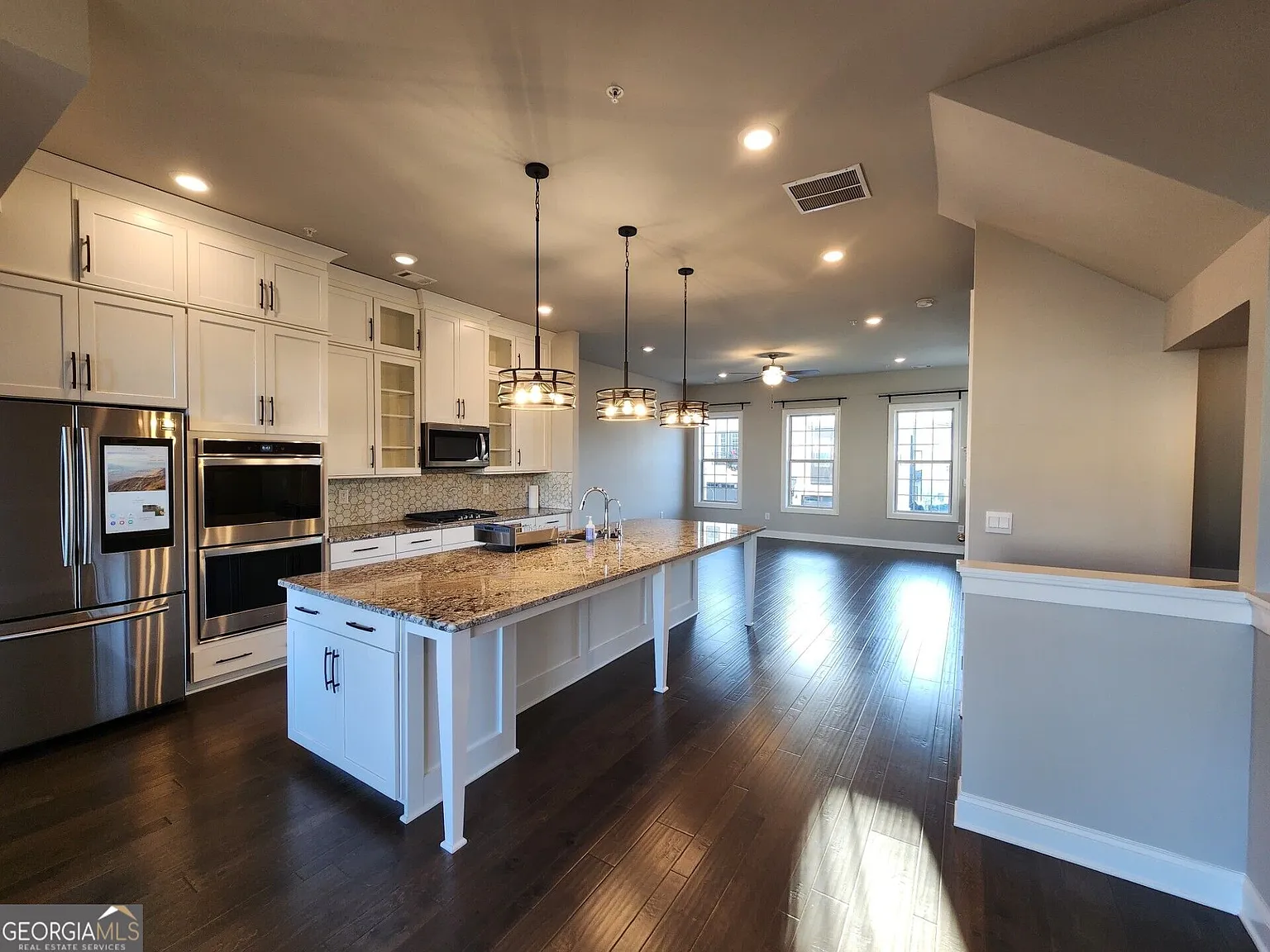 3 bed, 2.5 bath, 1952 sqft, $3,600 — Photo 3