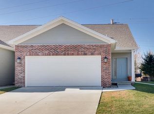 1 Edvardinsh Way, Bloomington, IL 61701