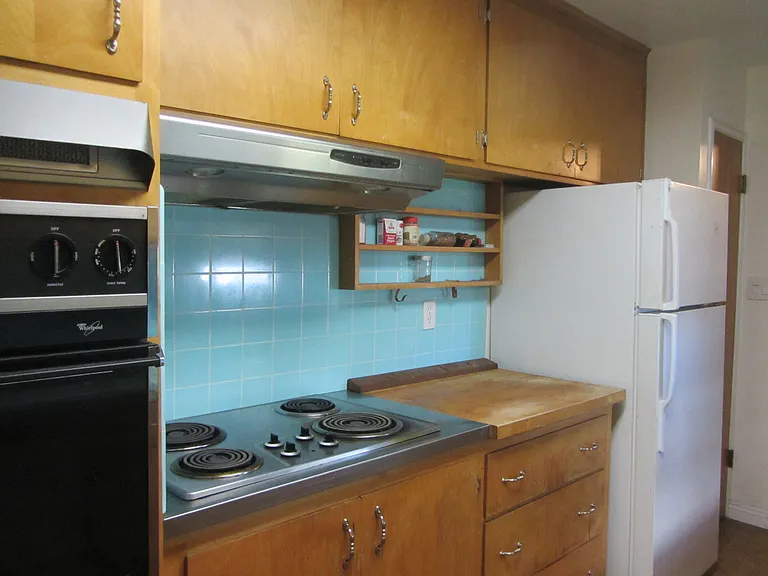 1106 W Churchill St — Photo 21