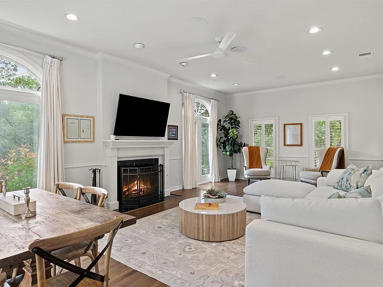 2922 Thousand Oaks Dr — Photo 5