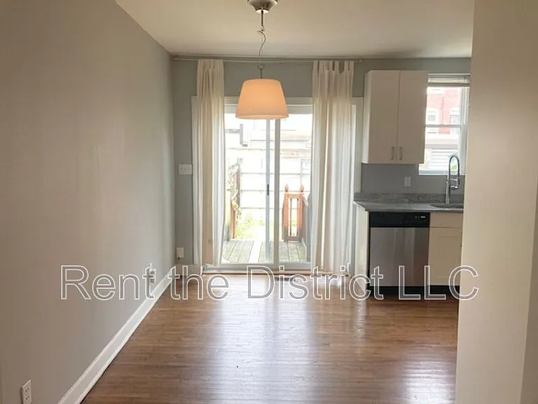 624 Orleans Pl NE — Photo 5