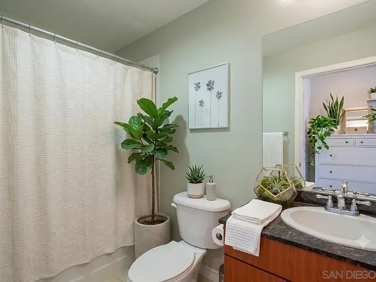 300 W Beech St #1601 — Photo 5