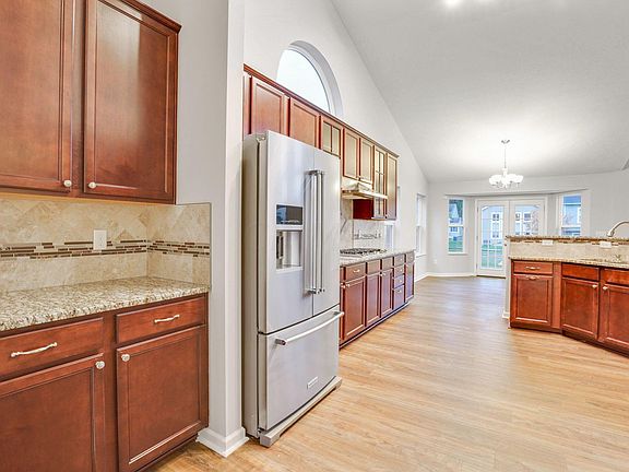 5th image of 548 Buena Park Dr