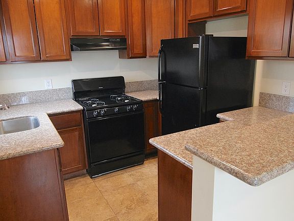 3rd image of 4484 W 61st St