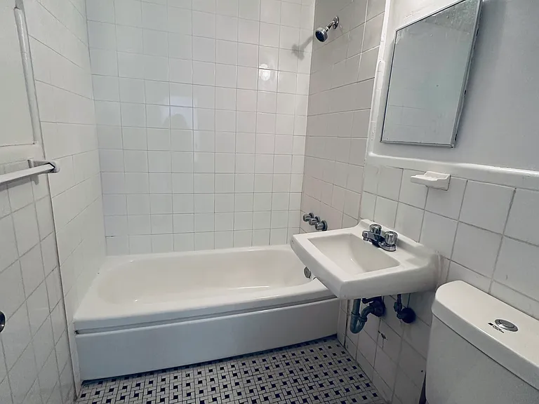 1537 Wilson Ave — Photo 16