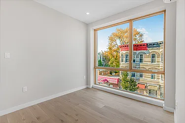 Rented by R New York