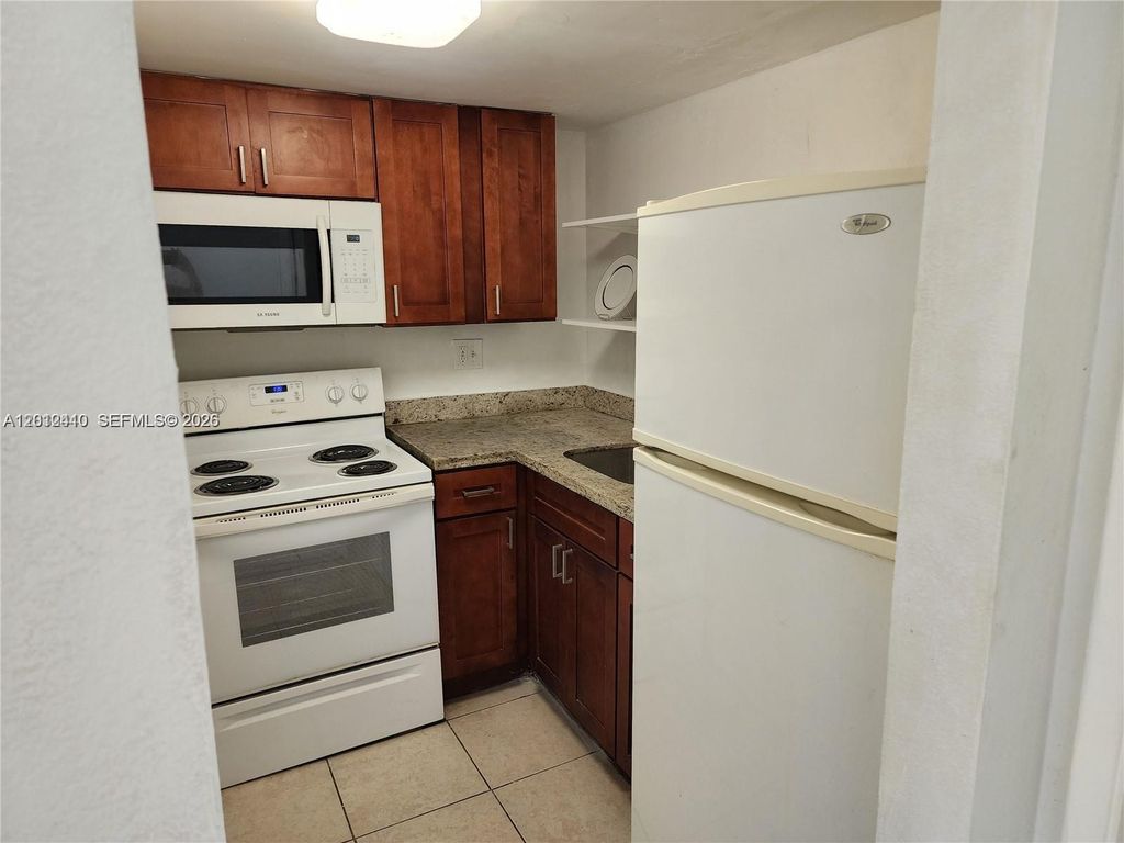241 SE 9th Ave APT 103, photo 3
