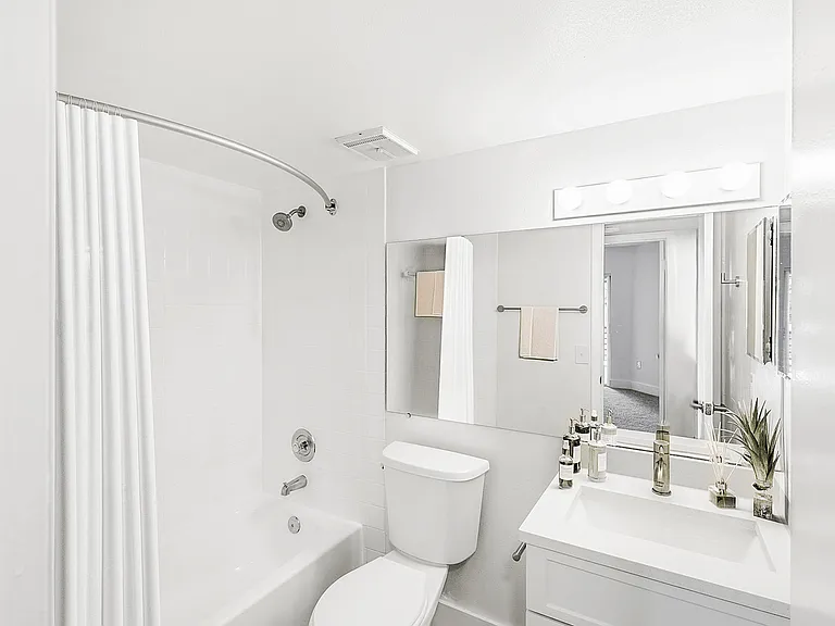 Sheridan Ocean Club Apartments — Photo 56