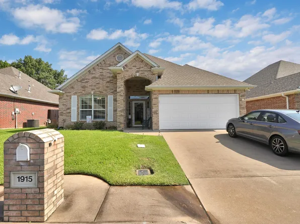 1915 Hollyglen Dr, Tyler, TX 75703