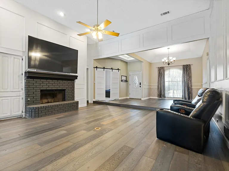 901 Green Brook Dr — Photo 6