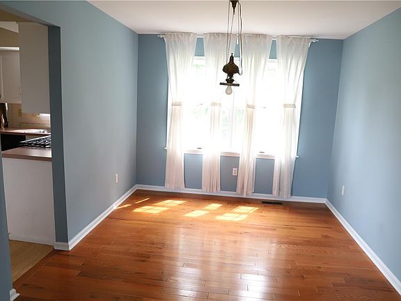 5th image of 3514 White Oak Cir