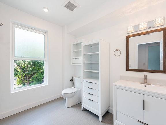 5th image of 246 Pine St Floor 2